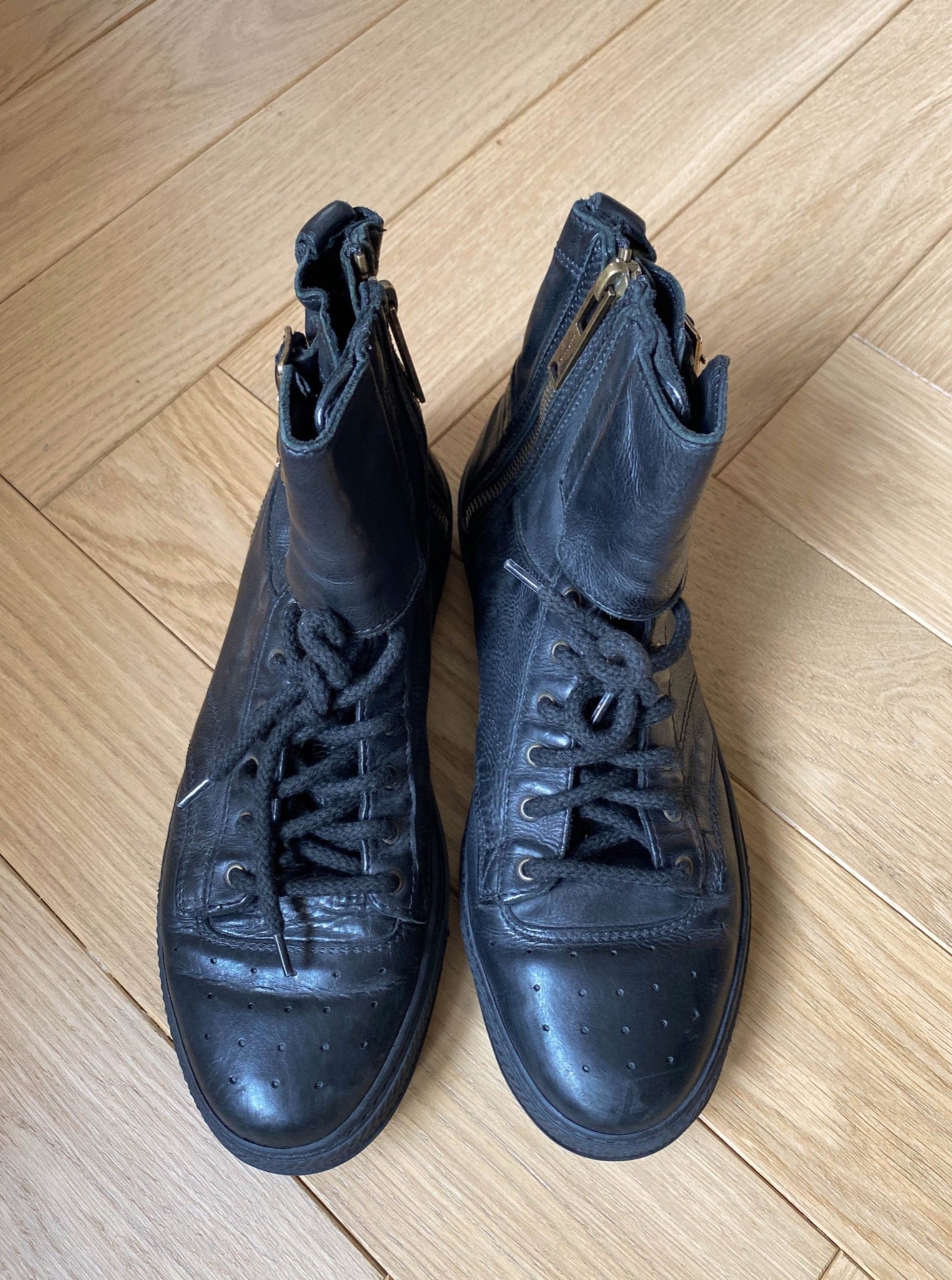 Preloved Burberry high top trainers in black leather